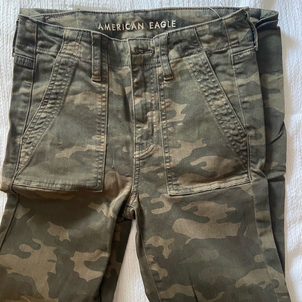 camo American Eagle skinny jeans size 4